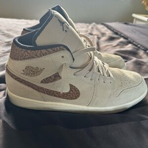 Jordan 1 Mid SE Brown Elephant Size 13